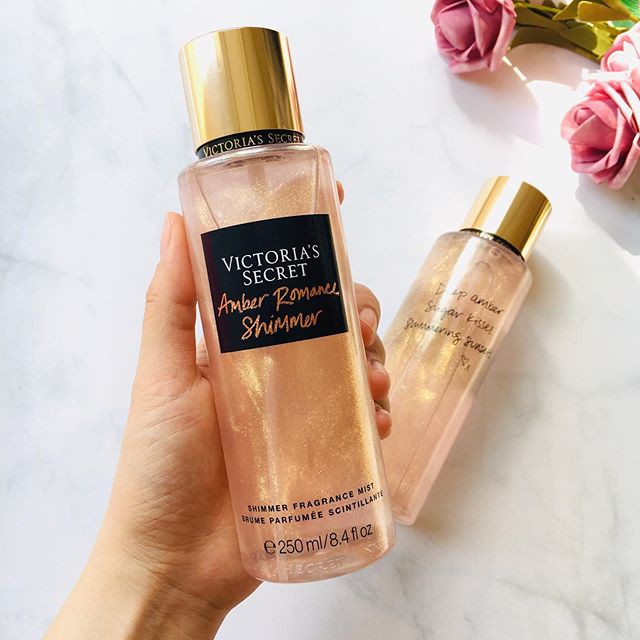 Xịt Thơm Body Mist Victoria’s Secret - AMBER ROMANCE-ᴍᴏᴏᴍᴏᴏsᴛᴏʀᴇ95 -ᴍᴏᴏᴍᴏᴏsᴛᴏʀᴇ95