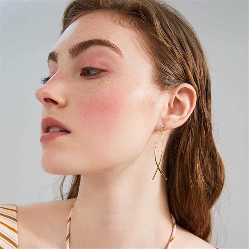 Bông Tai Bạc 925 Dáng Dài Phối Tua Rua Hình Thánh Giá Thanh Lịch Cho Nữ