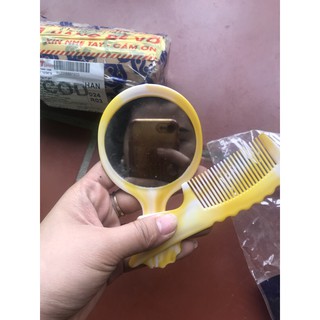 gương kèm lược mini