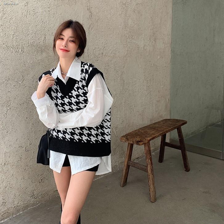 Bộ áo sơ mi tay dài và áo khoác gile không tay bằng len kiểu dáng thời trang dành cho nữ | BigBuy360 - bigbuy360.vn