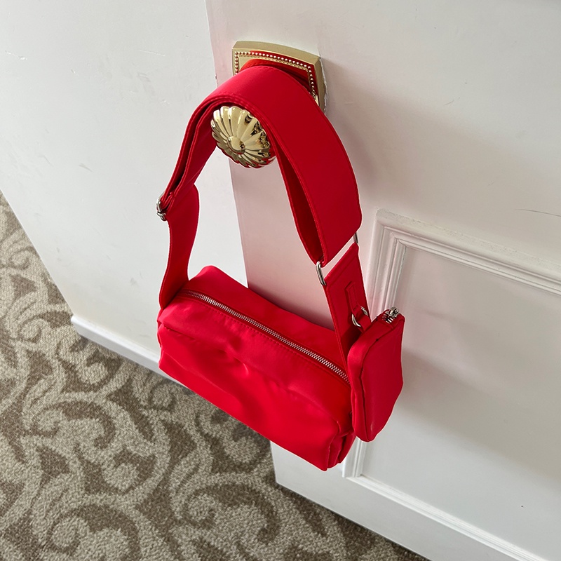 Túi đeo chéo IELGY hình vuông cỡ nhỏ ba chiều màu đỏ/ đen thời trang cho nữ