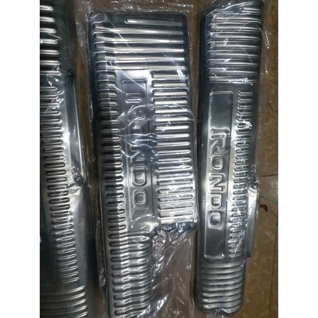 Bộ nẹp bước Chân Trong Inox xe Kia Rondo các đời 2015-2021