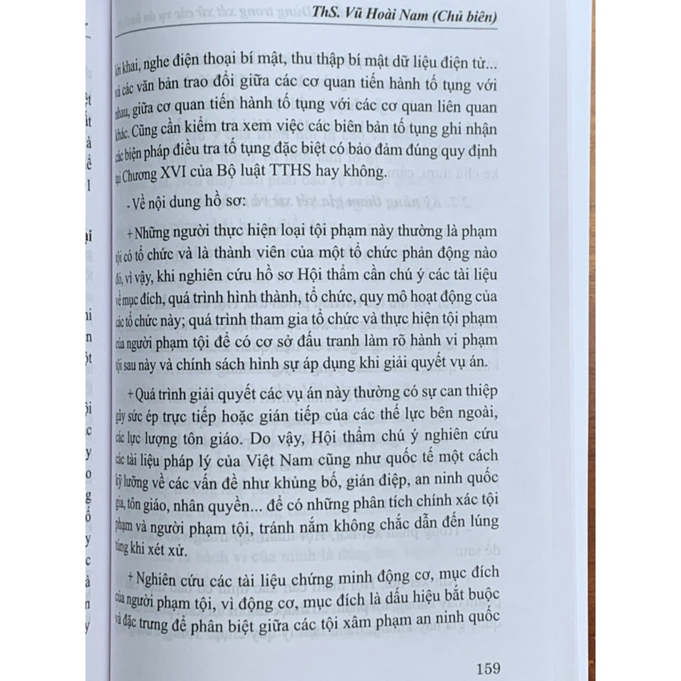 Sách luật - Kỹ năng nghiệp vụ hội thẩm dung trong xét xử các vụ án hình sự (Tái bản lần thứ nhất)