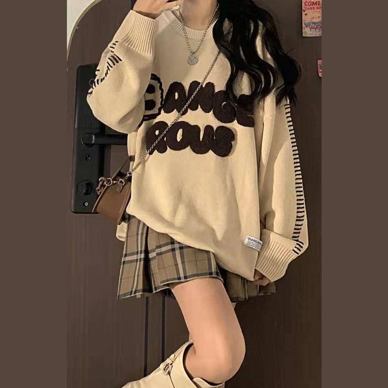 Bộ áo sweater dáng rộng + chân váy xếp ly họa tiết caro thời trang năng động trẻ trung cho nữ