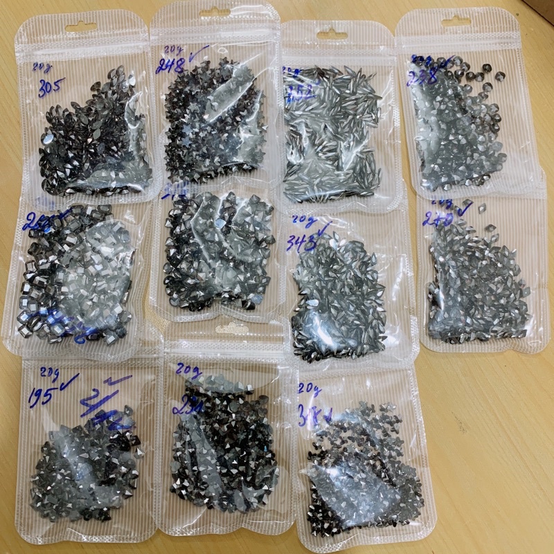 Đá khối chân nhọn đen mix hình (set 100 viên) - LanChiNail
