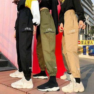 Quần jogger kaki túi nắp in chữ túi gấu unisex basic