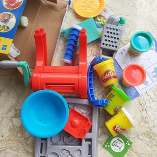 Bộ đồ chơi đất nặn bữa tiệc máy tạo món mì (PLAY - DOH)