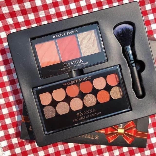 Set phấn mắt + má hồng + highlight Sivanna Colors Ultimate Essentials + cọ phấn.Cầm trên tay phê luôn rùi. Giá chỉ: 195k