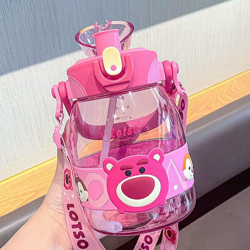 Bình Nước Nhựa Dung Tích Lớn In Hình Dâu Tây/Gấu Kèm Ống Hút Cho Bé Gái