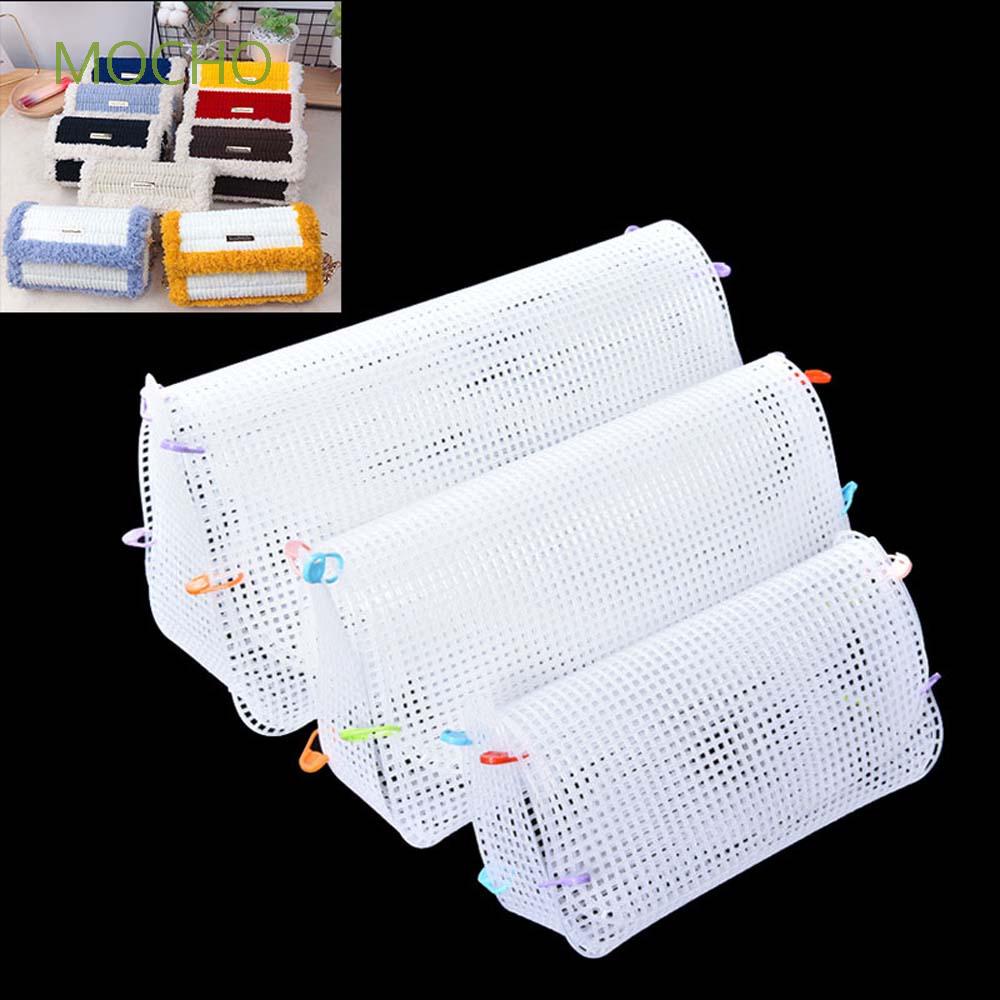 Tấm lưới nhựa màu đen dùng để đan túi đeo chéo vai DIY