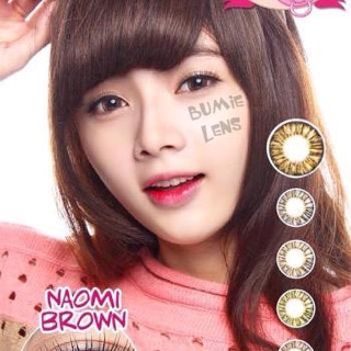 Lens vassen Naomi brown có độ cận