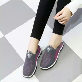 Giay sneaker nữ Xả sốc.