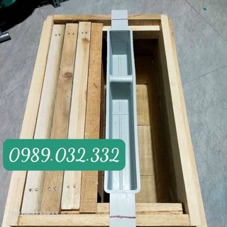 Máng nhựa 2 ngăn treo sà cầu cho ong ăn tiẹn dụng