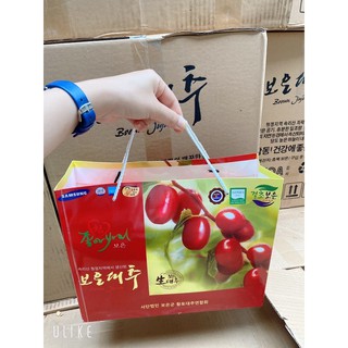 Táo đỏ Hàn Quốc hộp 1kg 75k  kèm túi xách