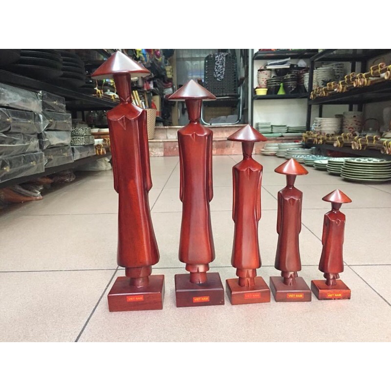 Tượng cô gái Việt nam