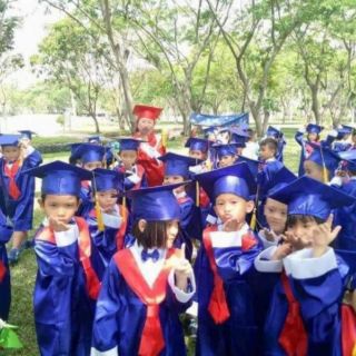 Áo tốt nghiệp mầm non