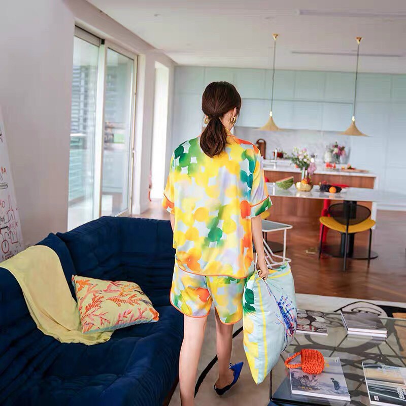 [Hàng Sẵn chuyên Sỉ] B153 Bộ ngủ pijama lụa QCCC, màu cực lạ ( trước màu khác - sau màu khác ), vải siêu đẹp.