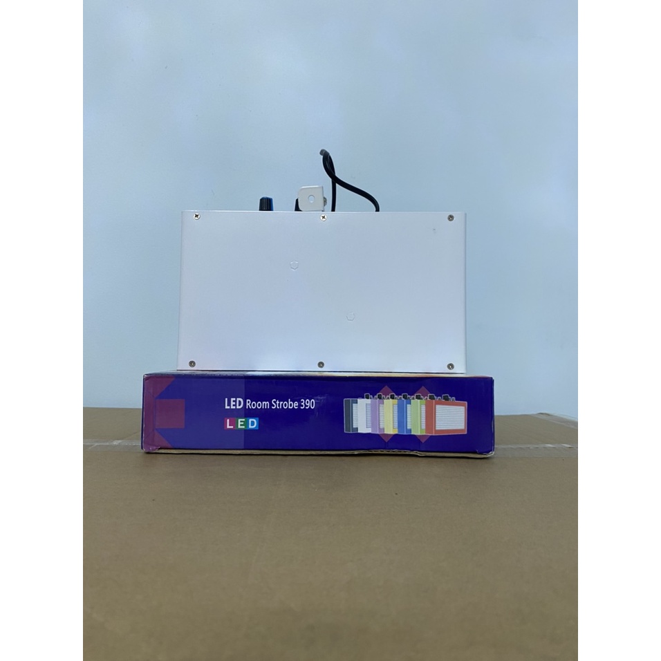 ĐÈN  CHỚP LIGHT 390 BÓNG RGB - DÙNG CHO SÂN KHẤU VŨ TRƯỜNG , QUÁN BAR.