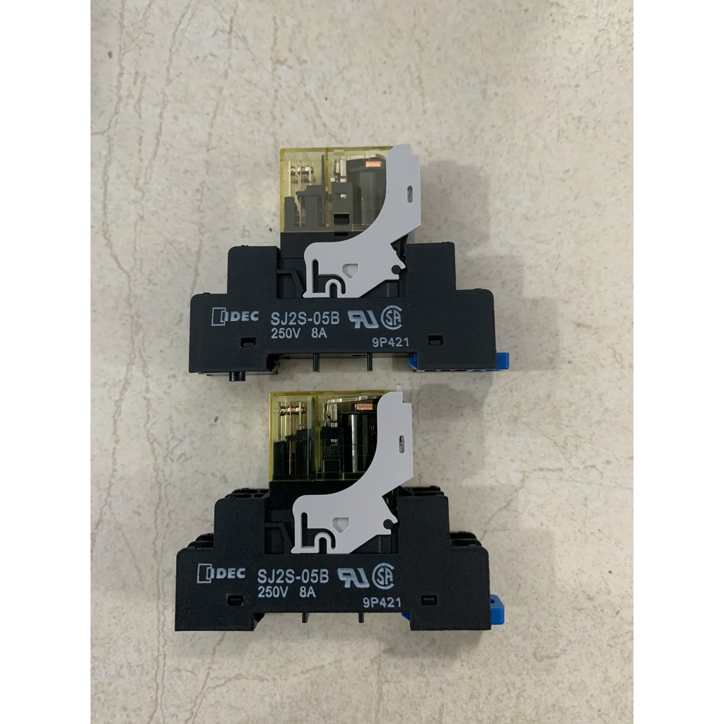 Rơle trung gian IDEC 8 chân loại mỏng RJ2S-CL-A220 + Đế