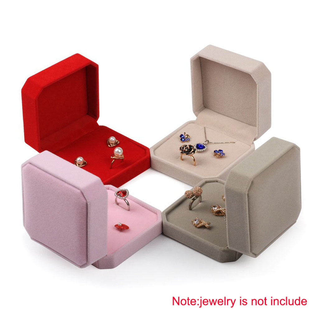 Hộp đựng trang sức chất liệu nhung sang trọng