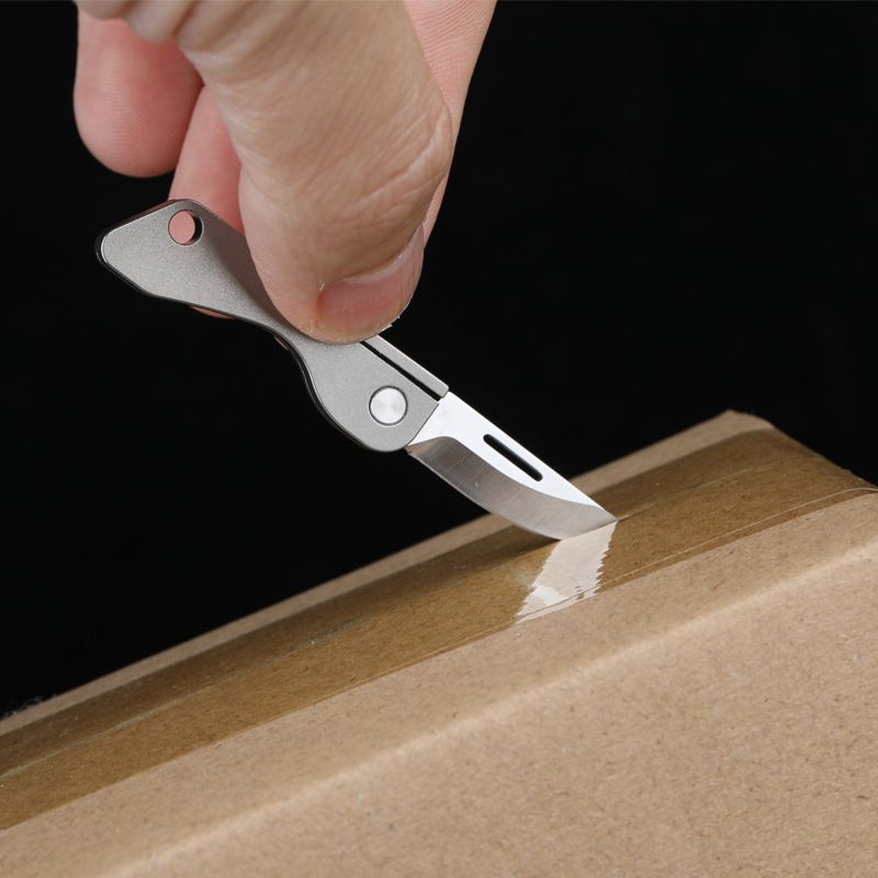 Móc khóa titanium kèm lưỡi dao