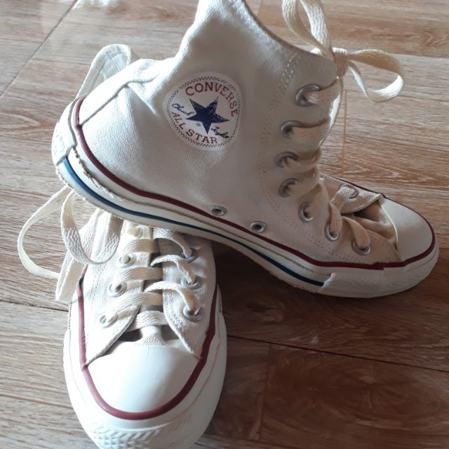 Giày conver.............................................................................................................