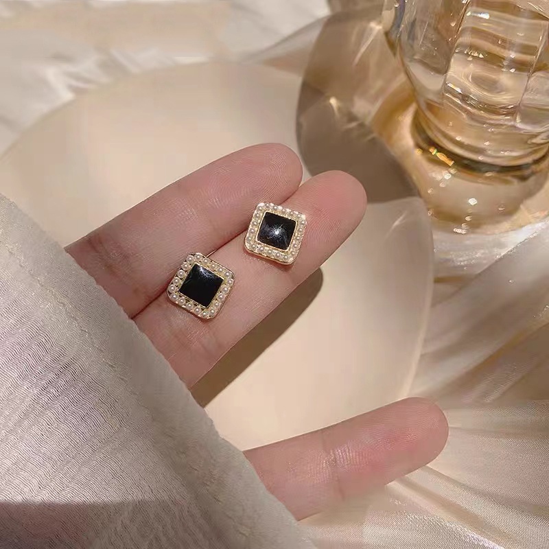 Bông Tai Ngọc Trai Hình Vuông Nhỏ Màu Đen Phong Cách Retro Thời Trang Cho Nữ S925