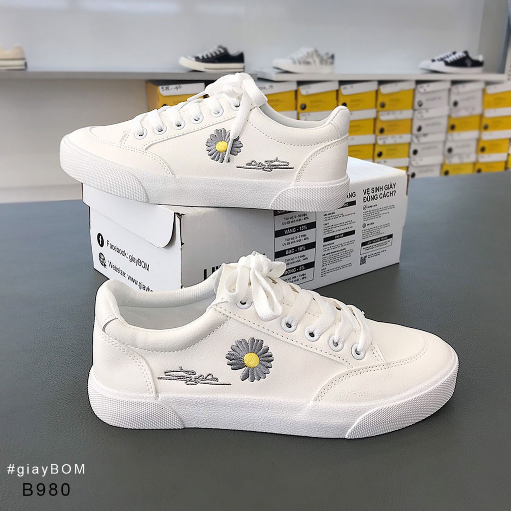 [Mã FAGREEN245 giảm 10% tối đa 30k đơn từ 99k] Giày Bata Nữ giayBOM Trắng Họa Tiết Hoa Cúc Siêu Xinh B980 | BigBuy360 - bigbuy360.vn