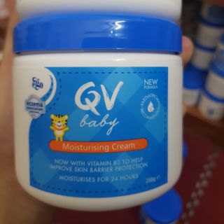 Kem dưỡng ẩm cho bé QV