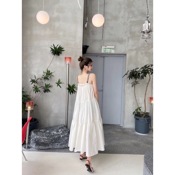 Đầm maxi hai dây trắng đính đá nhẹ nhàng mà sang trọng tinh tế