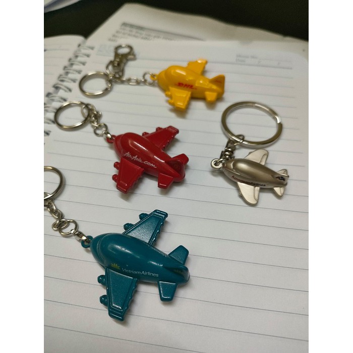 Móc khoá máy bay kim loại đặc_ giao màu ngẫu nhiên