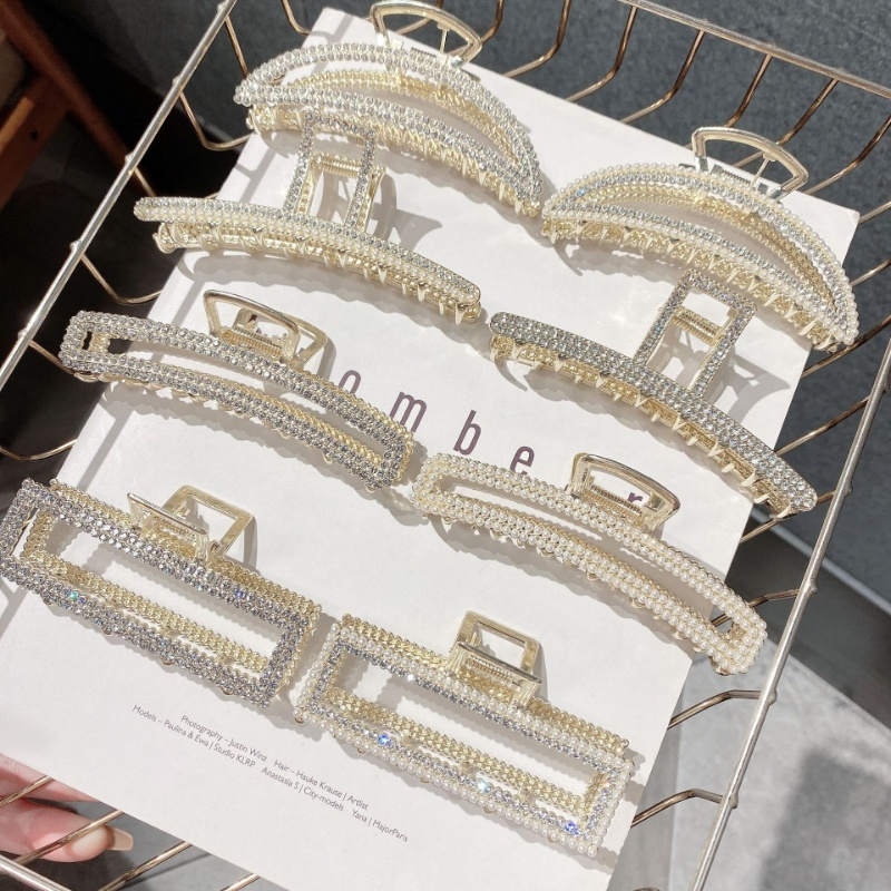 Kẹp Càng Cua Lớn Đính Ngọc Trai Sang Trọng Cho Nữ