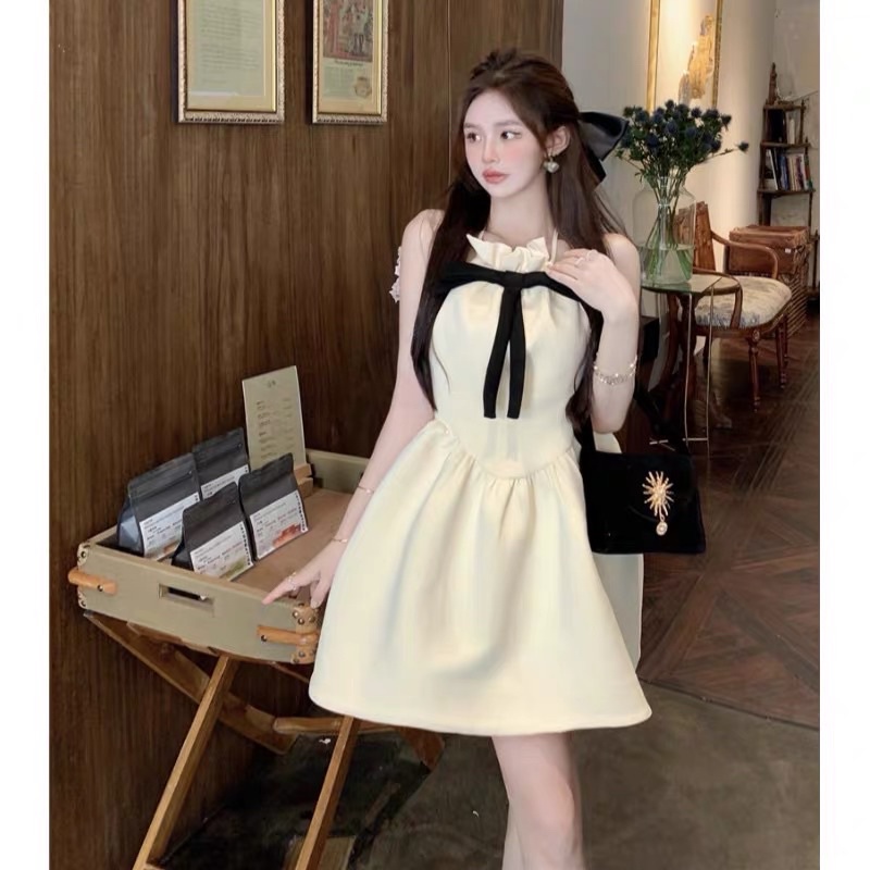 ĐẦM TIỂU THƯ CỔ YẾM NHÚN BÈO SANG CHẢNH