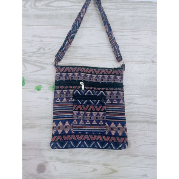 Túi đeo chéo 3 ngăn.