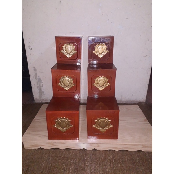 Bục cấp hoa sen giáp vàng
