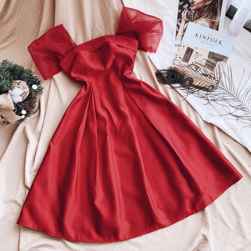 ĐẦM ĐỎ PHỐI TAY LƯỚI