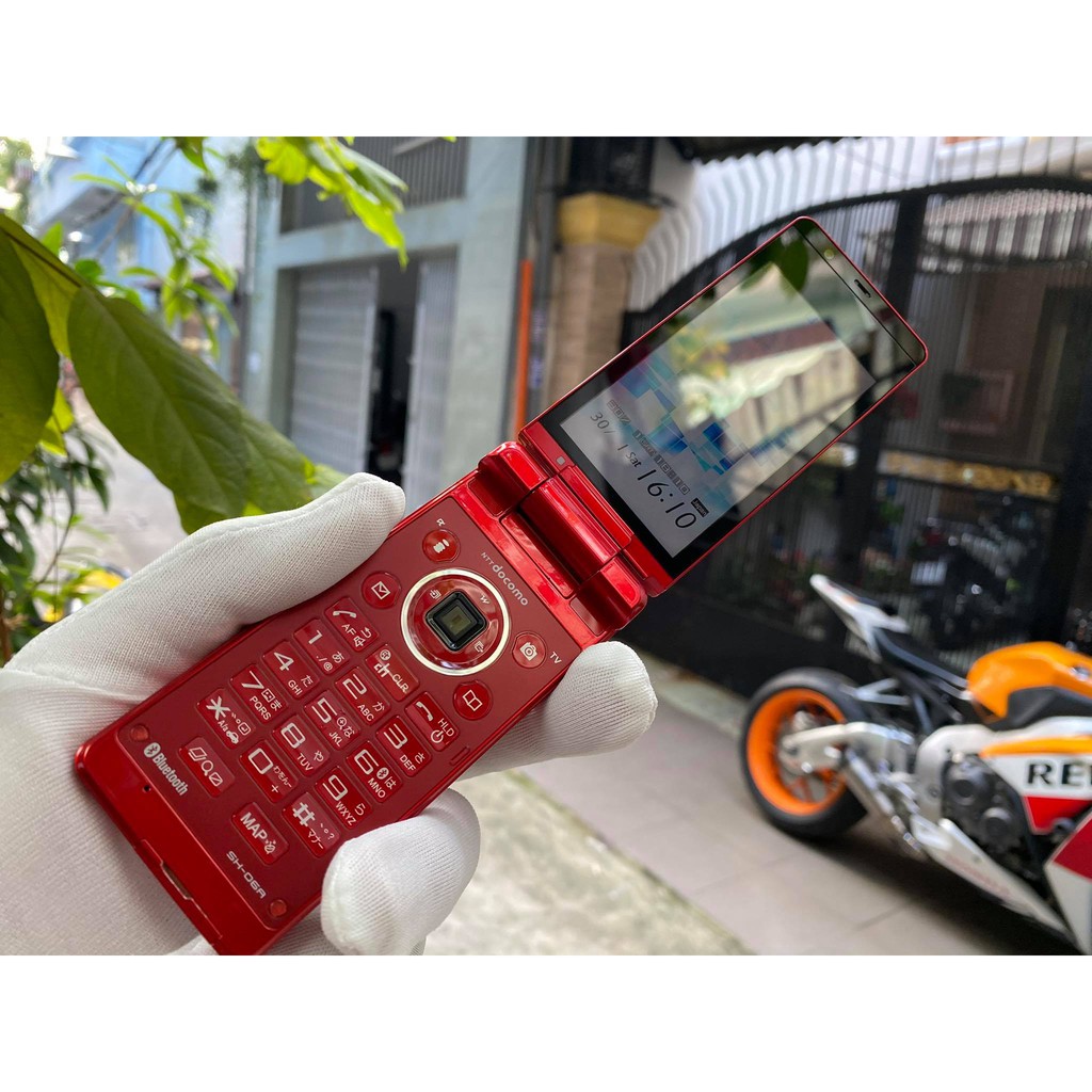 Điện thoại Sharp SH-06A màu đỏ