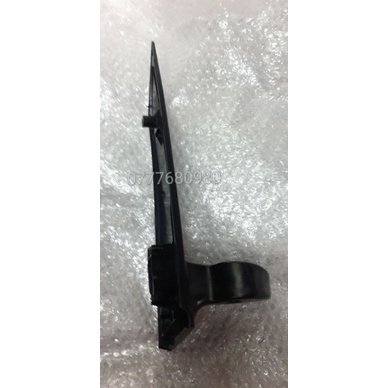 CHÂN KÍNH HẬU TOYOTA INNOVA 2006-2015