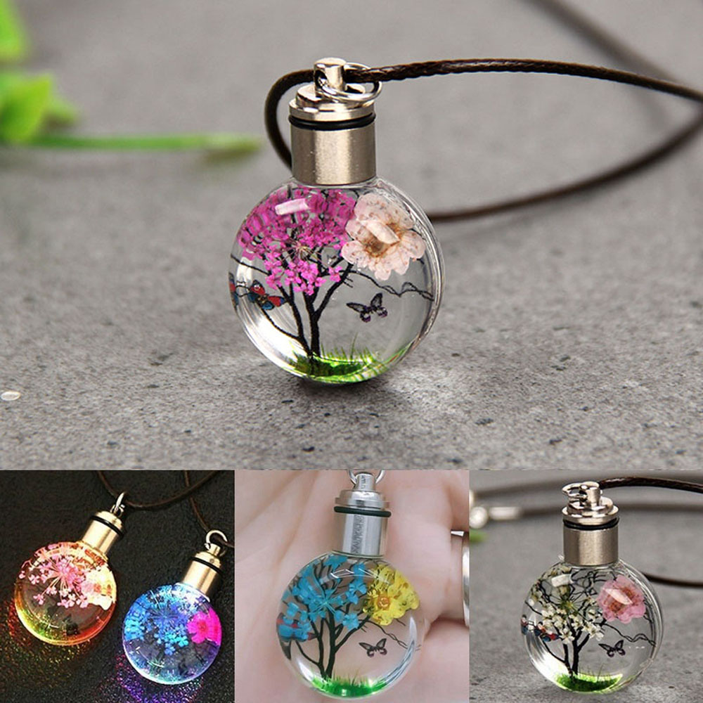 Vòng cổ mặt hình cầu có gắn đèn Led phát sáng độc đáo