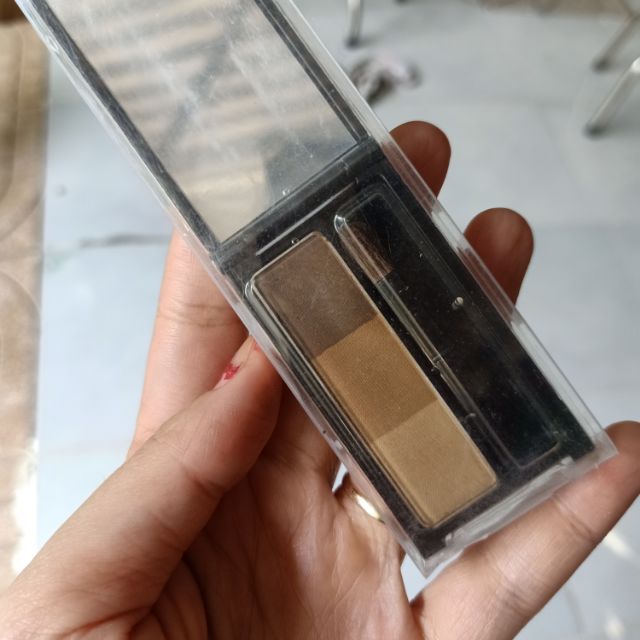 Bột tán lông mày