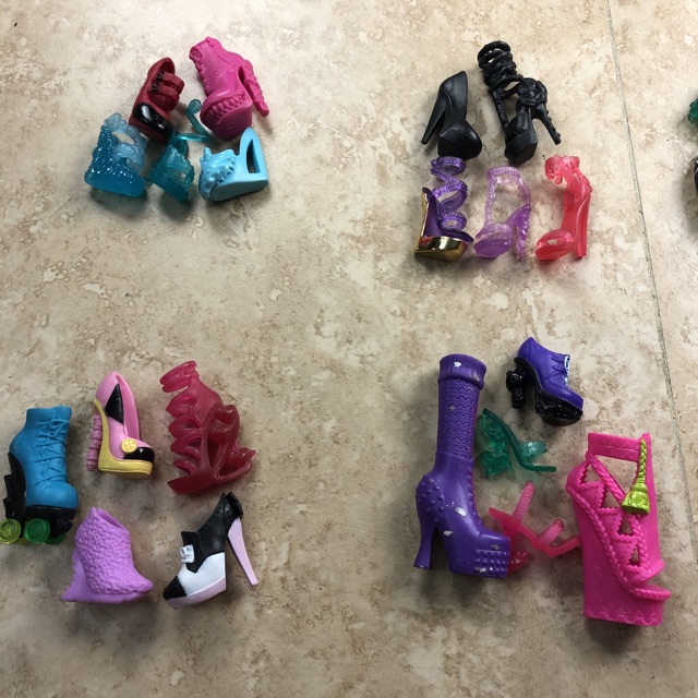 PK M- Giày lẻ chiếc cho búp bê monster high