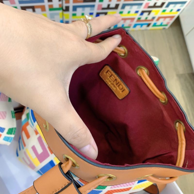 Túi fendy size 21