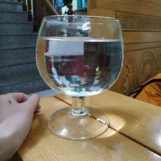 Bể cá thủy tinh hình chiếc ly