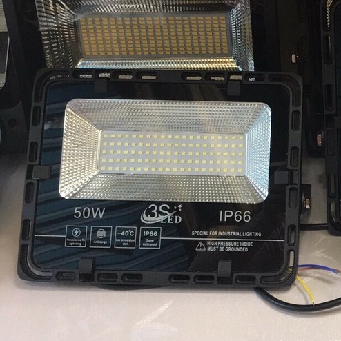 Đèn Pha Led 30w /50w/ 100w /200w Chiếu Sáng Sân Vườn, Đèn Chiếu Sáng Chống Nước IP66