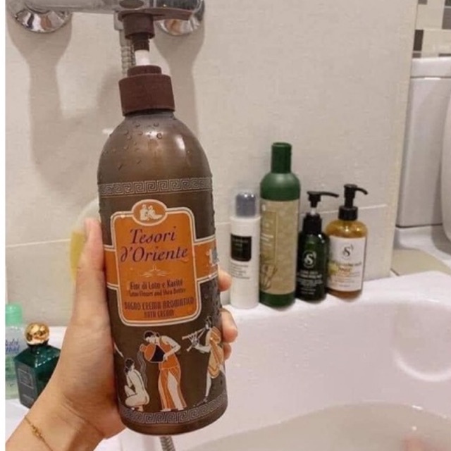 Sữa tắm xích dưỡng ẩm hương hoa sen 500ml Kèm vòi dời | BigBuy360 - bigbuy360.vn