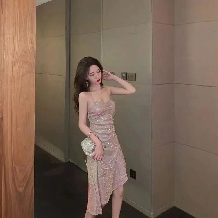 Váy hai dây đan lưng sexy dúm eo hở lưng đuôi cá lệch lấp lánh kim tuyến đi tiệc đi bar chụp ảnh (Hàng có sẵn)