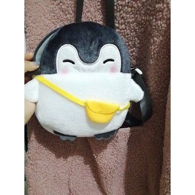 Túi đeo chéo chú chim cánh cụt đeo túi vàng dễ thương, cute