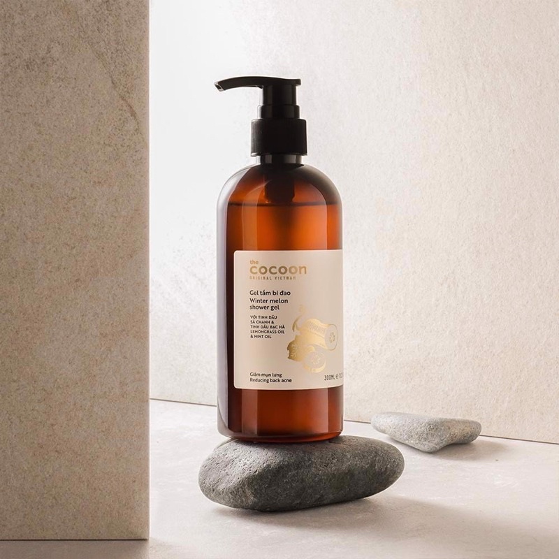 Gel tắm bí đao Cocoon giúp giảm mụn lưng 310ml