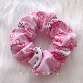 Cột tóc scrunchies Hello Kitty hồng nhạt