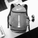 Balo du lịch NIKE HOOPS ETILE Chất liệu 100% polyeste.rNhiều ngăn cực kì tiện lợi • Có ngăn đựng giày riêng